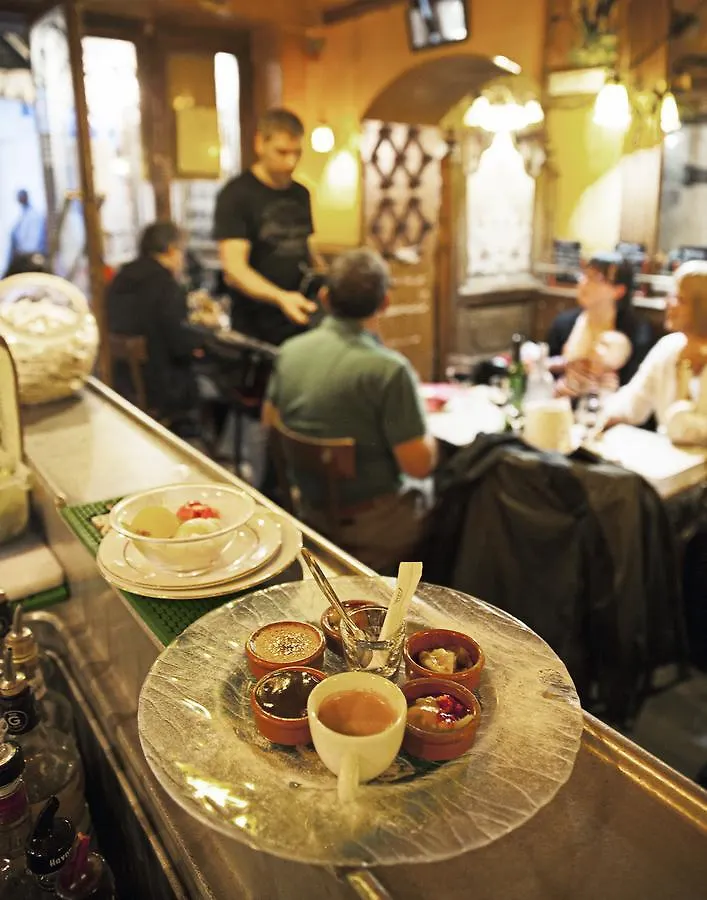 Отель Bistrot Les Sans Culottes Париж